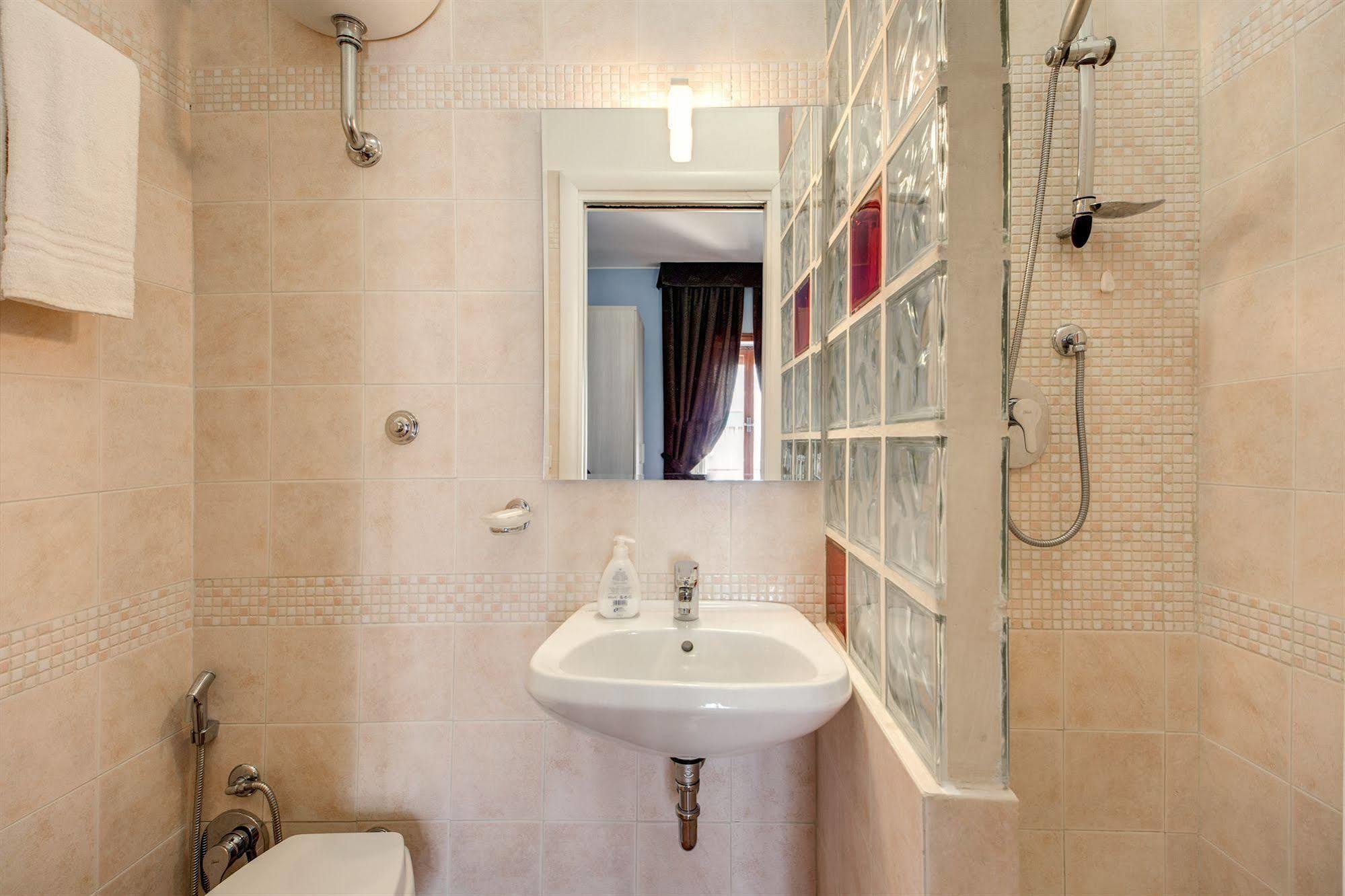 Domus Cornelia Bed & Breakfast Rome Bagian luar foto