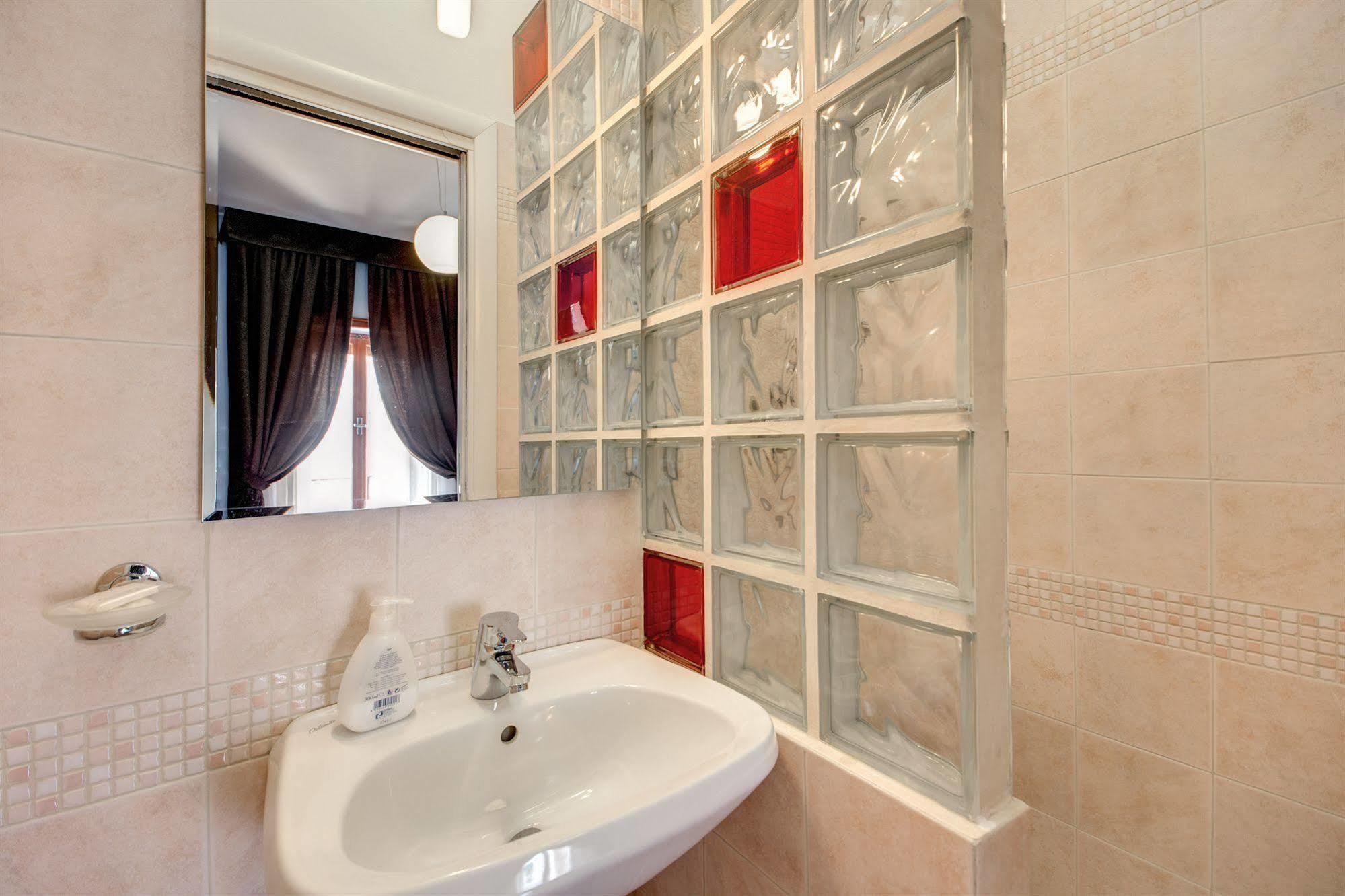 Domus Cornelia Bed & Breakfast Rome Bagian luar foto
